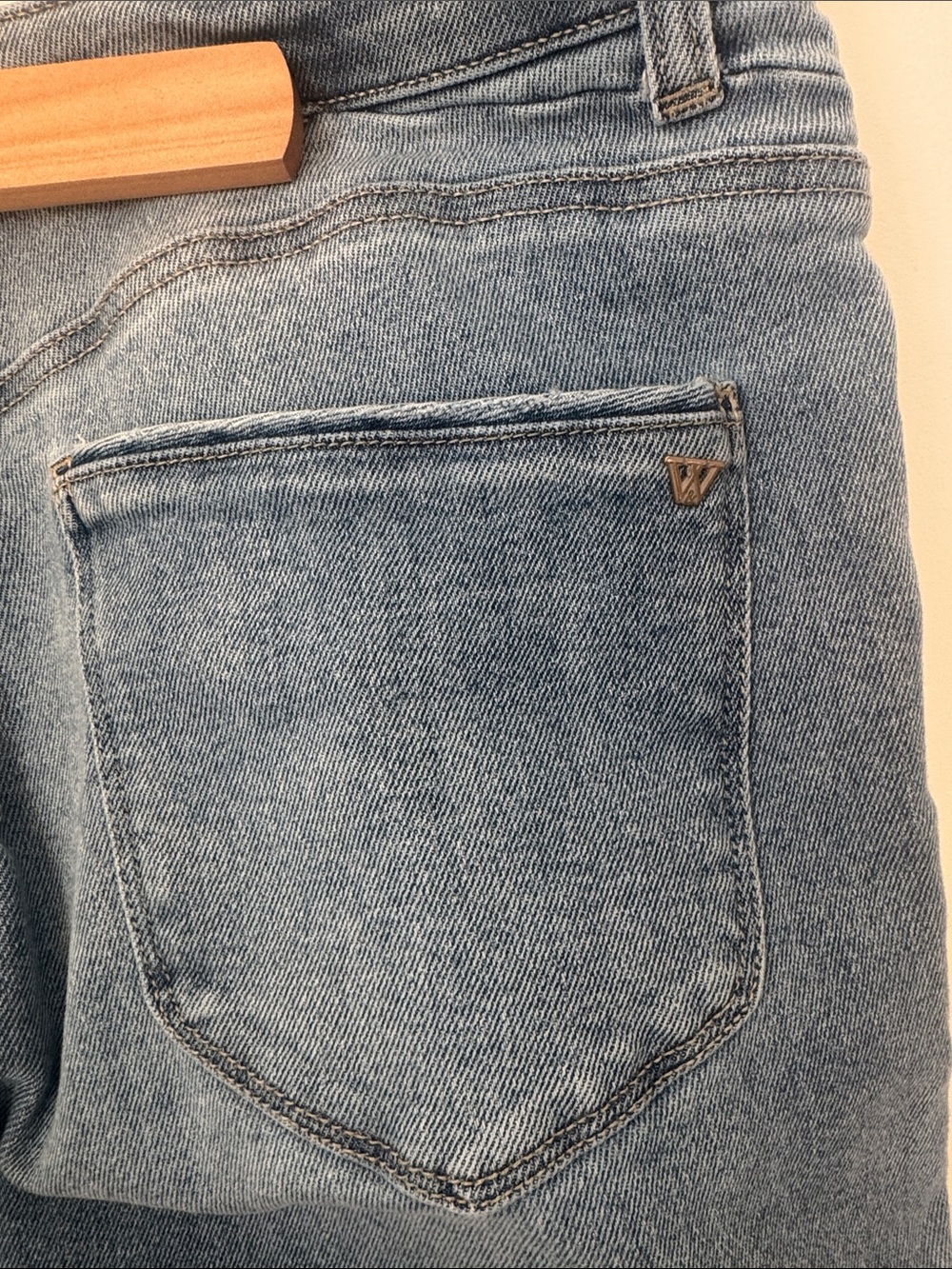 Wit & Wisdom Bennett Kick Flare Jeans Light Wash Released Hem Stretch Denim 14 - Picture 6 of 14
